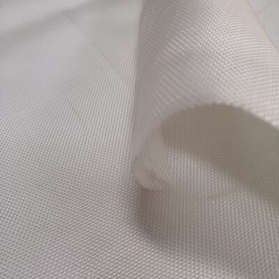 উচ্চ প্রসার্য শক্তি সম্পন্ন ৫.২ মিটার চওড়া পণ্য, ১০ শতাংশ প্রসারণ ক্ষমতা সহ, যা ভারী ভার বহন এবং যান্ত্রিক ব্যবহারের জন্য উপযুক্ত