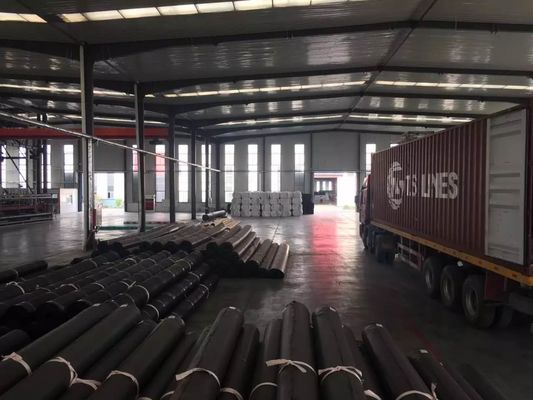 ল্যান্ডফিল লাইনার এবং খনি প্রকল্পের জন্য ৫০ থেকে ১০০ মিটার দৈর্ঘ্যের জলরোধী বাধা সহ হাইড্রোস্ট্যাটিক চাপ প্রতিরোধক জিওমেমব্রেন