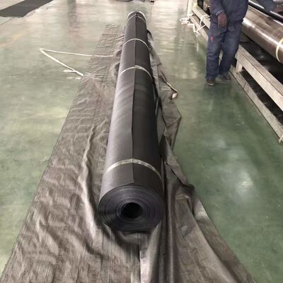 প্রসার্য শক্তি ≥15 এমপিএ এইচডিপিই জিওমেমব্রেন লাইনার প্রস্থ 1 থেকে 12 মিটার অক্সিজেন সূচক ≥30 শতাংশ টেকসই জলরোধী ঝিল্লি