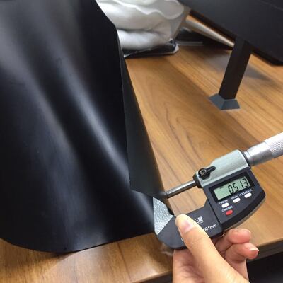 পুকুর লাইনার, ল্যান্ডফিল, খনি, জল জলাধার লাইনারের জন্য অ্যান্টি-সিপেজ জলরোধী অভেদ্য মসৃণ টেক্সচার্ড HDPE জিওমেমব্রেন লাইনার