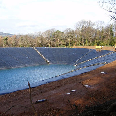 অক্সিজেন ইনডেক্স≥৩০ শতাংশ এইচডিপিই জিওমেমব্রেন কালো সাদা নীল সবুজ ধূসর লাল হলুদ টেকসই নমনীয় জলরোধী লাইনার উপাদান